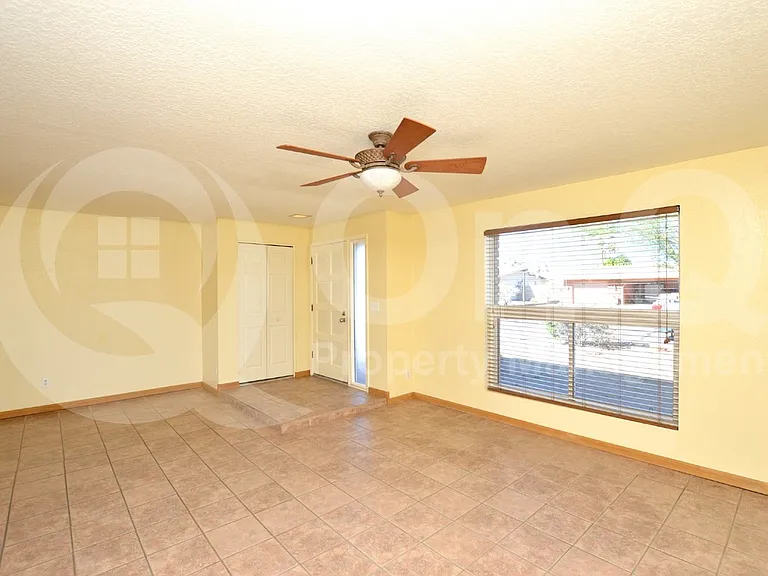 5019 E Laurel Ln — Photo 11