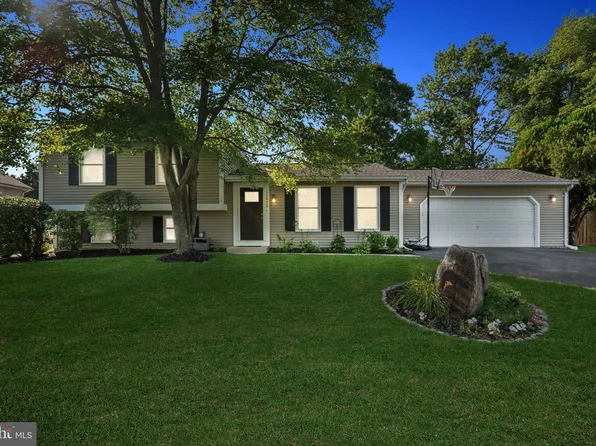 12912 Framingham Ct, Herndon, VA 20171