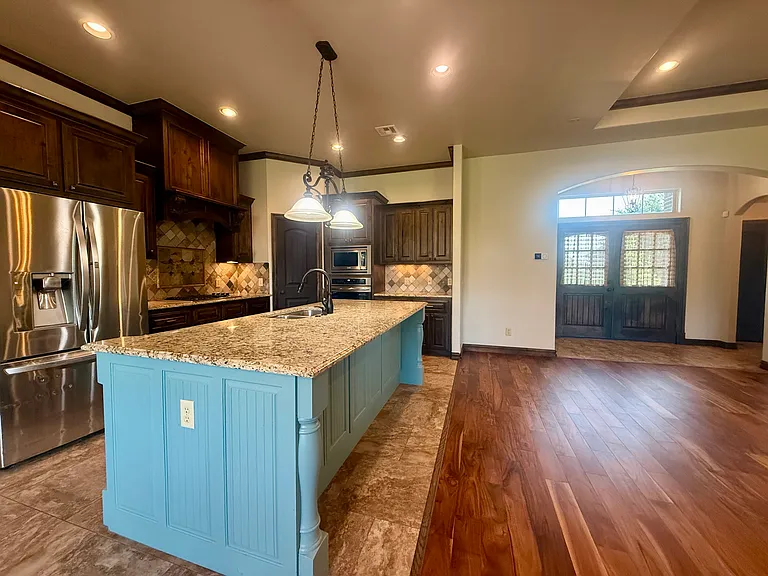2114 Savona Ln — Photo 14