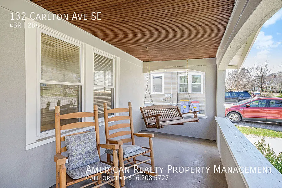 4 bed, 1.5 bath, 1900 sqft, $2,400 — Photo 2