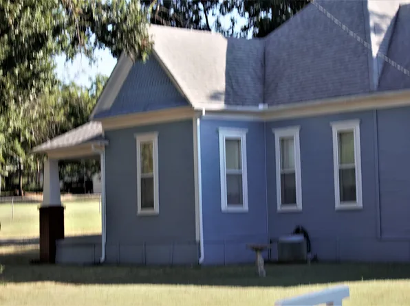 902 W 12th St, Cisco, TX 76437