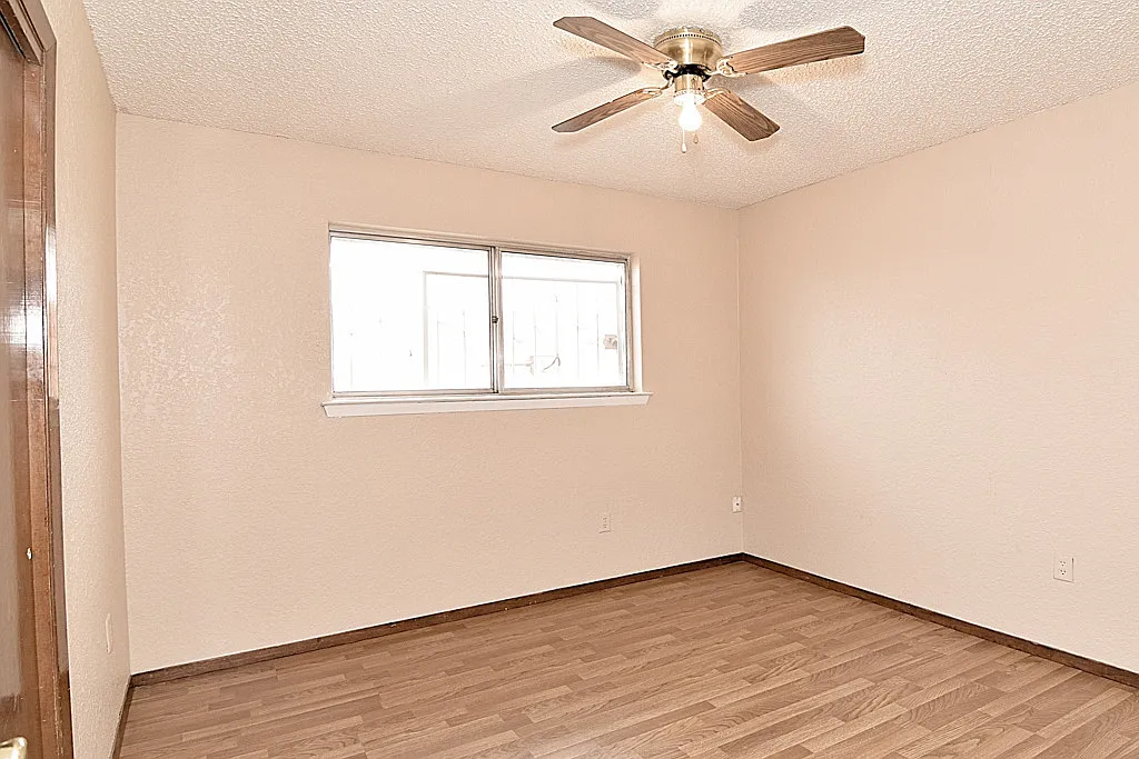 Eastside 3 Bedroom 2 Bath — Photo 3