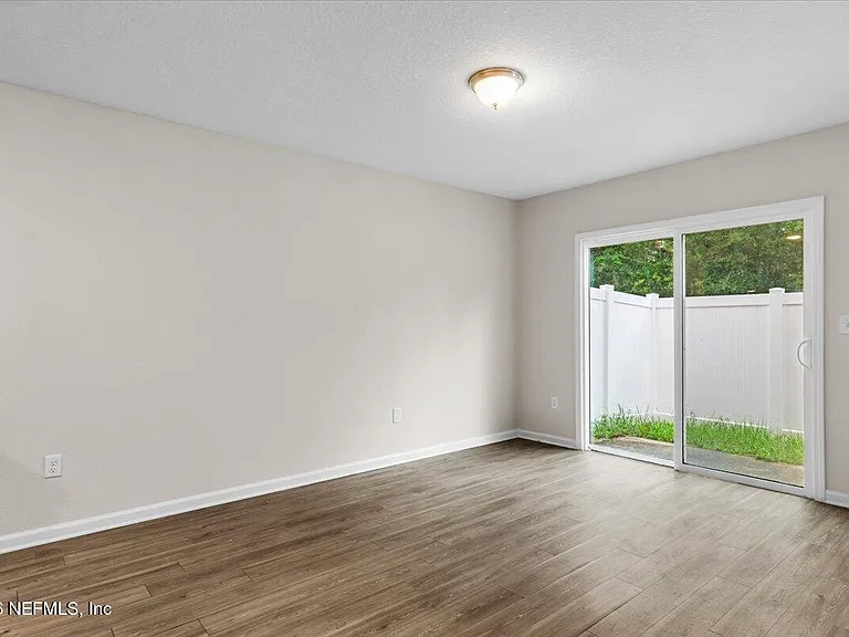 8206 Halls Hammock Ct — Photo 10
