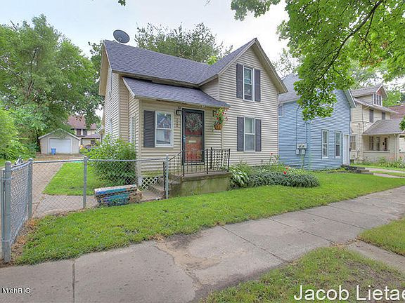 3rd image of 240 Travis St NE