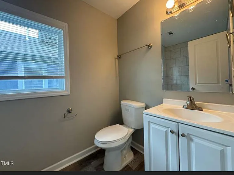 409 Spring Ct — Photo 5