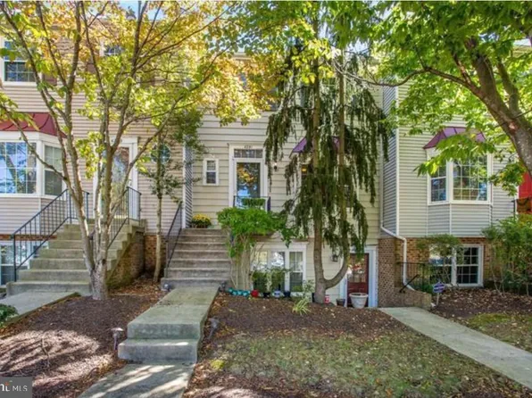 4241 Stockbridge Dr, Dumfries, VA 22025