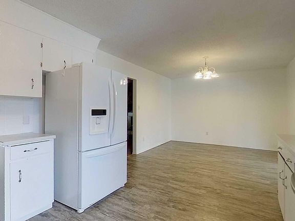 5th image of 721 6th Ave NE