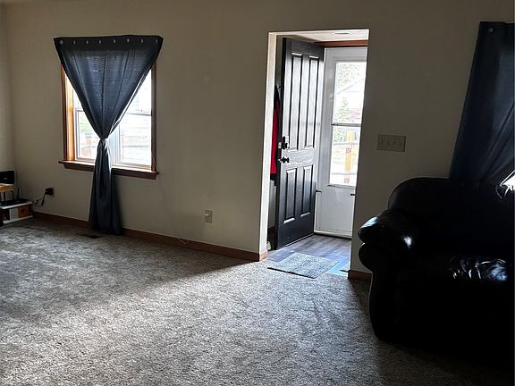 4th image of 115 W Washington Avenue