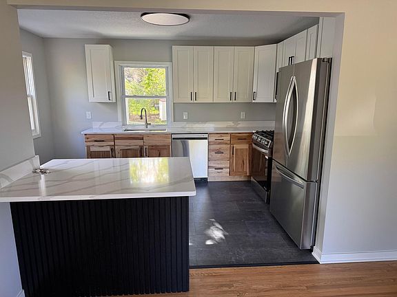 3rd image of 9000 Terrace Rd NE