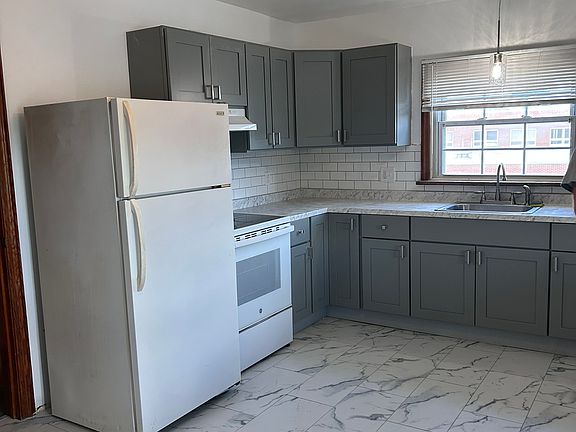 4th image of 1346 Jefferson Ave APT 2