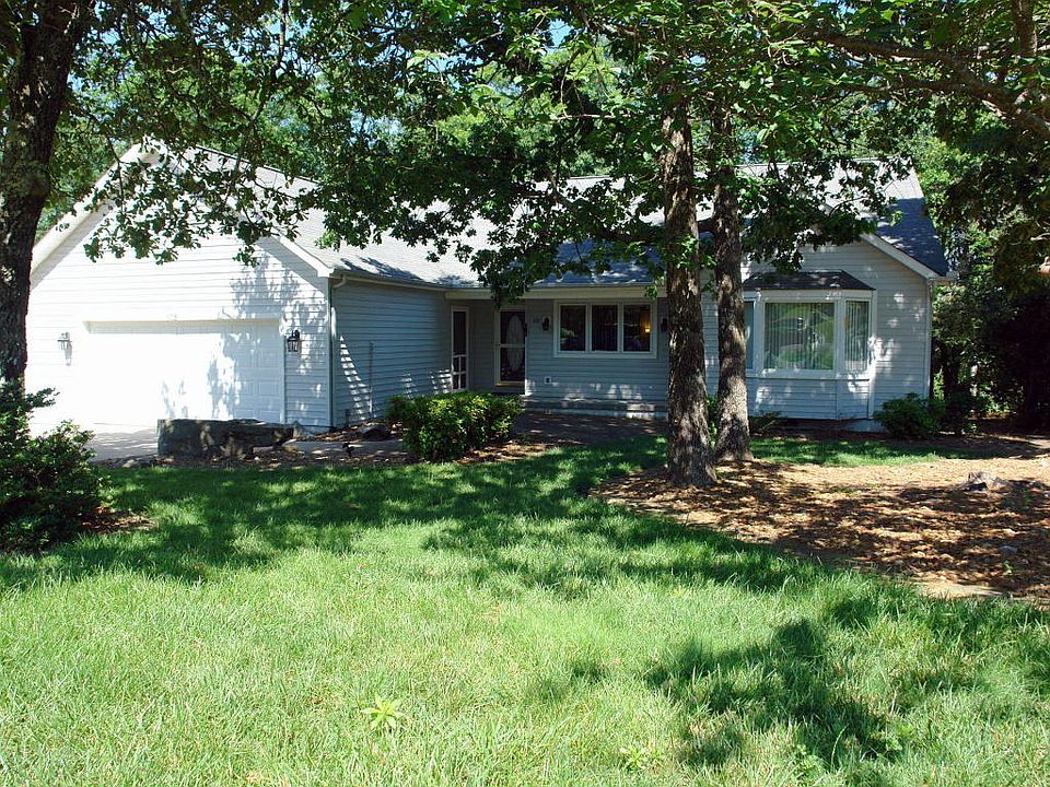 1st image of 102 Rolling Green Dr