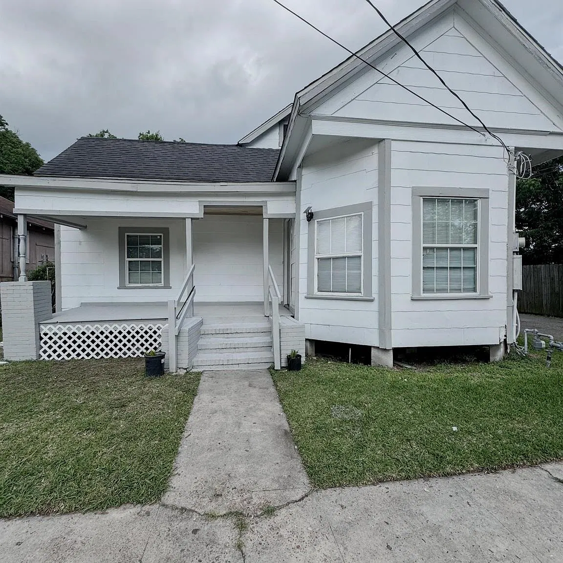 4 bed, 2.0 bath, 1402 sqft, $1,450 — Photo 1