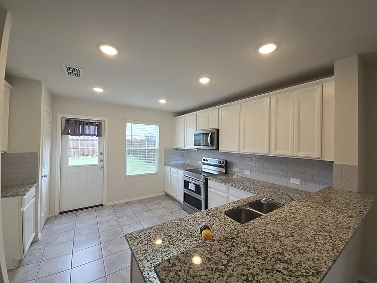 1431 Lumberton Dr — Photo 11