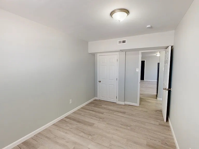 910 Gateway Blvd — Photo 18
