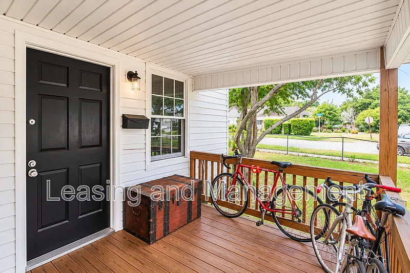 3 bed, 2.0 bath, 1400 sqft, $2,750 — Photo 2