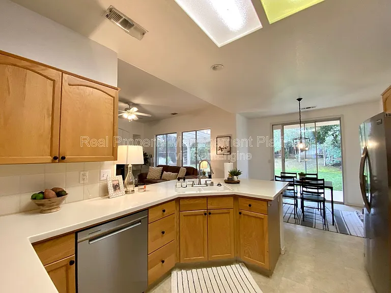 4872 N Crestmoor Ave — Photo 16