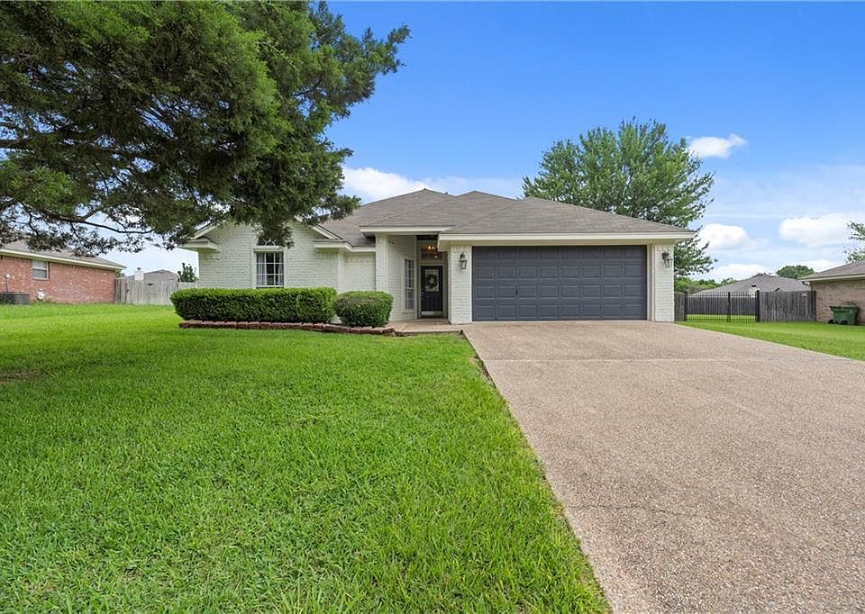 1st image of 620 Willow Creek Dr