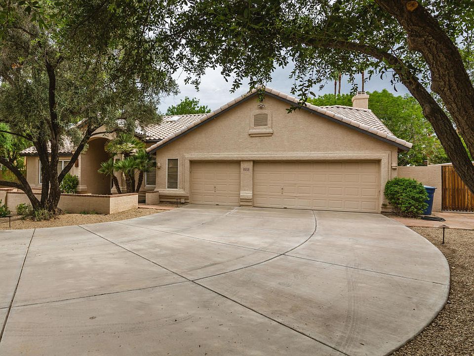 2nd image of 1832 E Buena Vista Dr