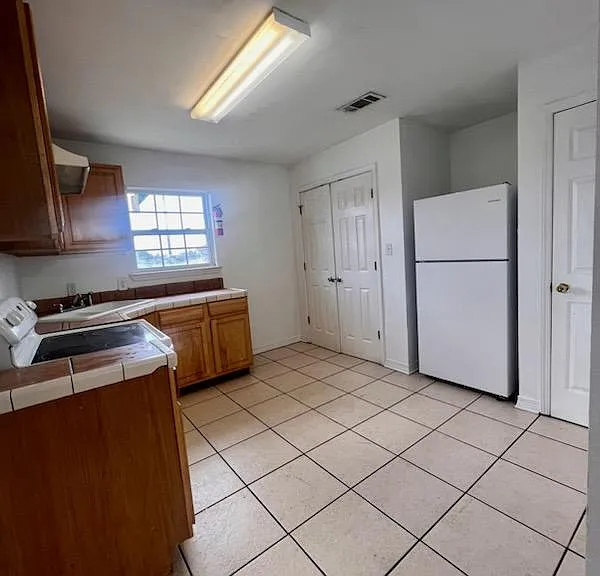 1809 Old Roman St #B — Photo 3