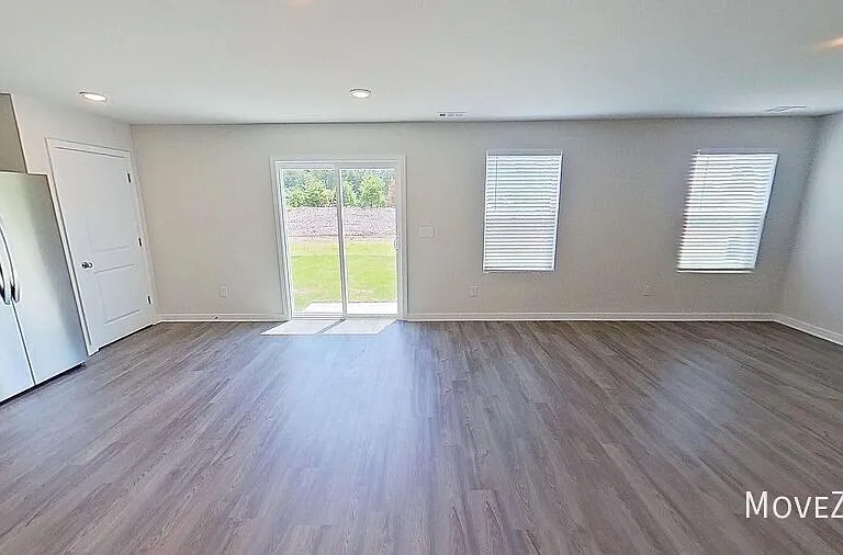 161 Davis Dr — Photo 10
