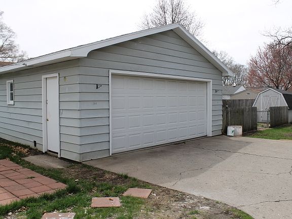 4th image of 241 Riverview Ave
