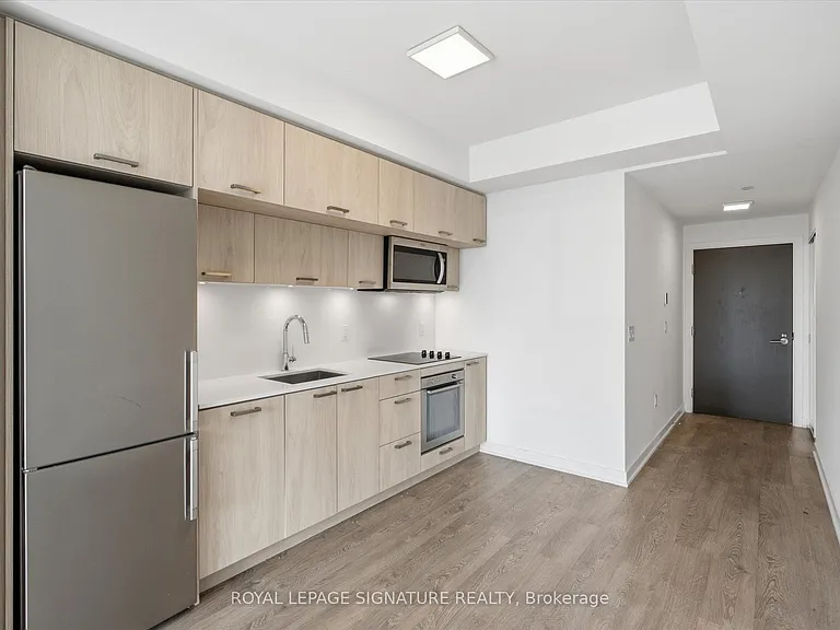 50 McCaul St #917 — Photo 6