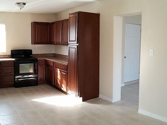 3rd image of 1525 Quince Ave
