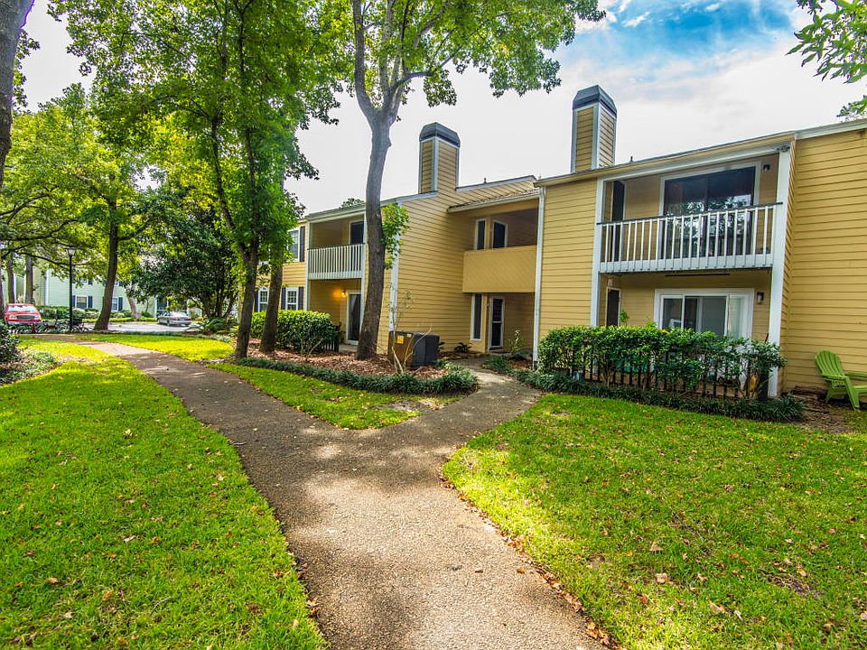 1st image of 1054 Anna Knapp Blvd APT 1E