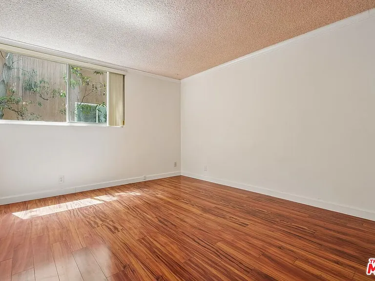 530 S Barrington Ave #110 — Photo 17