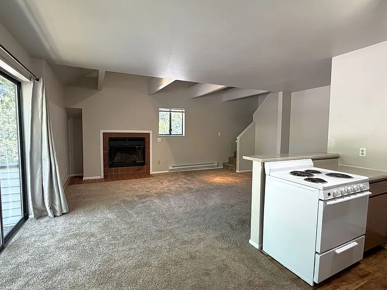 524 W Laurel St — Photo 8