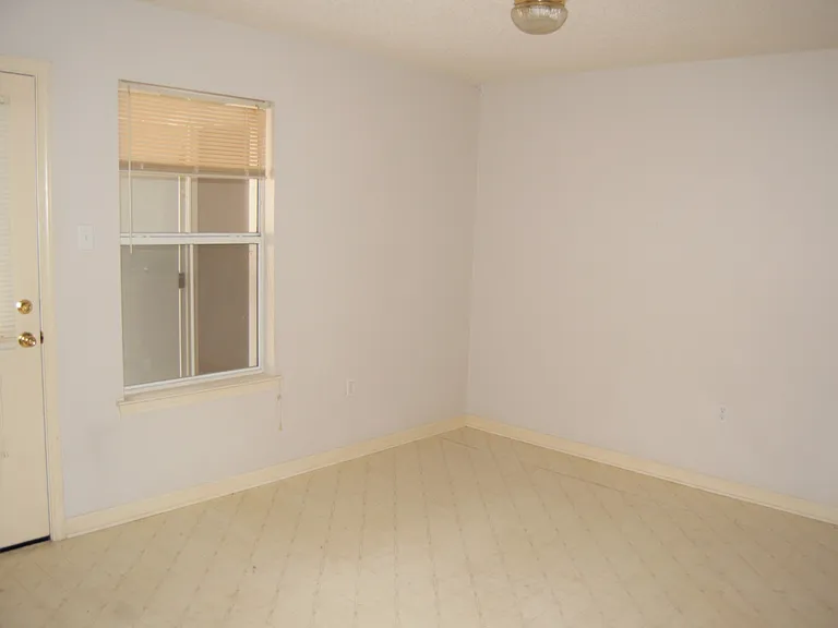 2639 Nanette Dr — Photo 3