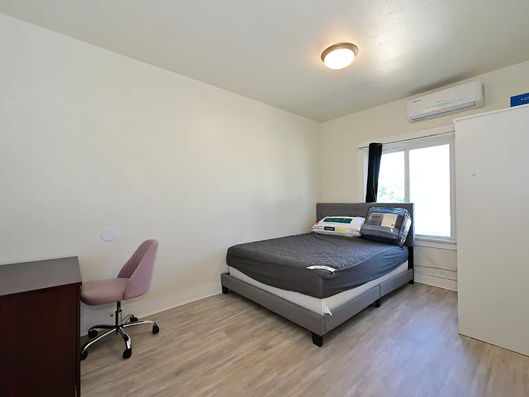 updated unit, super bright with many windows, furnished w/ in-unit laundry and free wifi (speed NOT GUARANTEED)