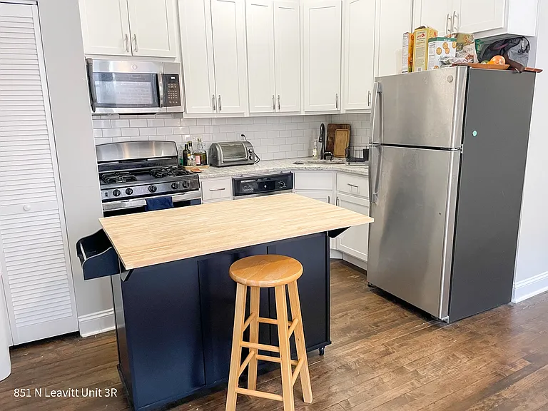 851 N. Leavitt St. — Photo 3