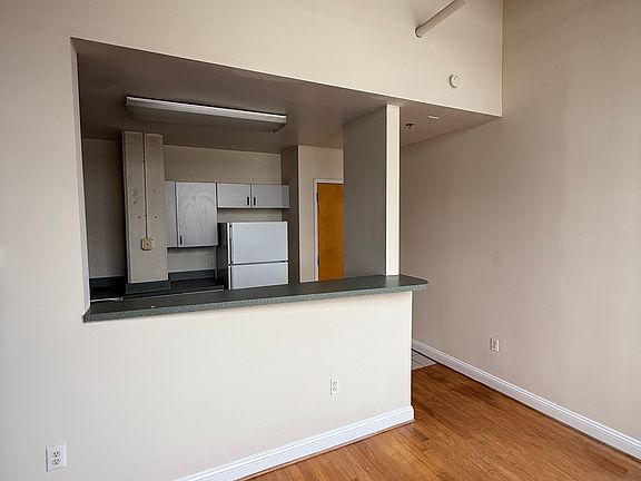 5th image of 1414 W Marshall St Unit 34