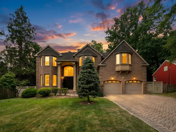 325 Cooper Pl, Paramus, NJ 07652