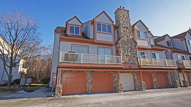 60 Woods Edge Dr photo 1