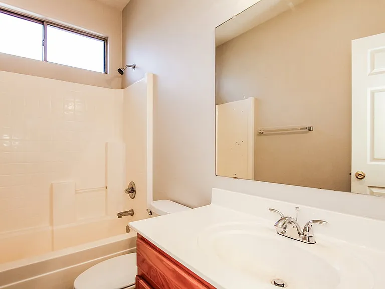 10866 W Chase Ln — Photo 14