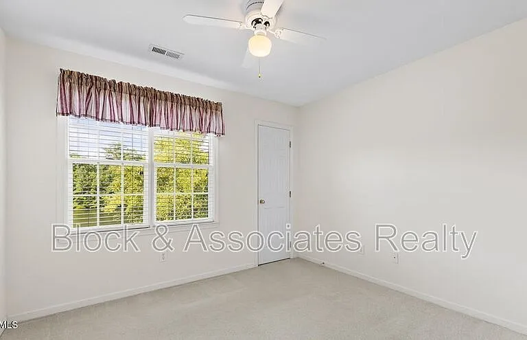 304 Nottinghill Walk — Photo 17