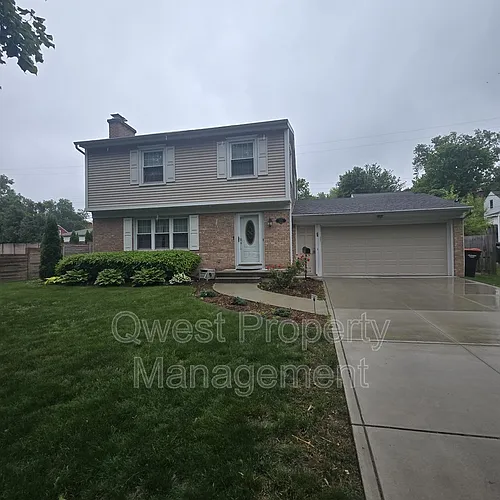 2236 Elmwood Dr SE Photo 1