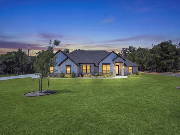 2017 Forest Bridge Dr, Azle, TX 76020
