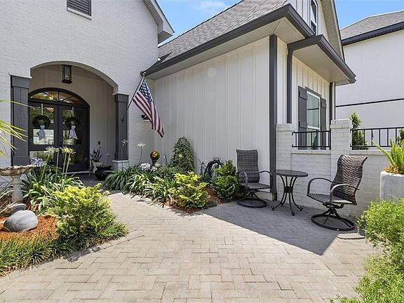 4th image of 501 N Corniche Du Lac