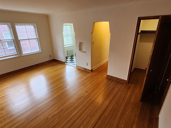 2nd image of 227 Montrose Pl APT 205