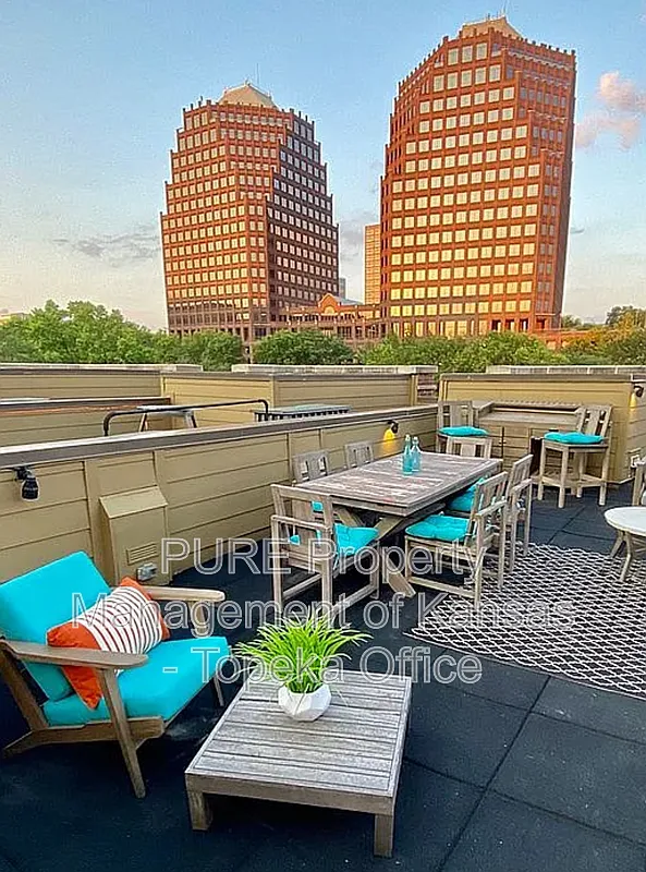 2 bed, 1.5 bath, 1304 sqft, $2,450 — Photo 3