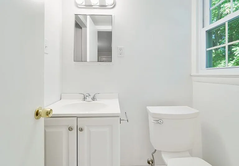 Main / Entry Level full Bath with shower