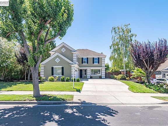2nd image of 4023 Emerson Dr