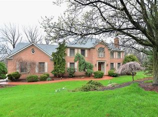 110 Gatehouse Dr, Coraopolis, PA 15108