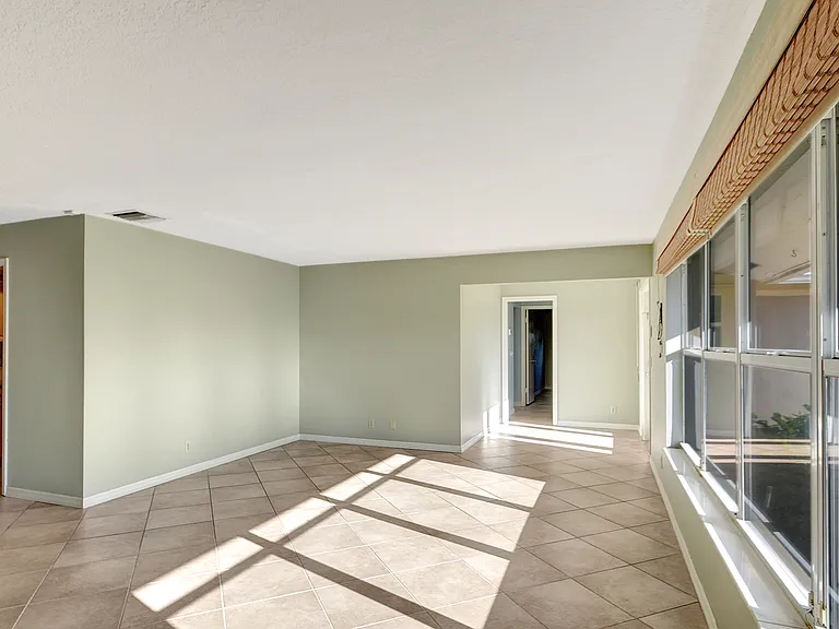 W Terrace Dr — Photo 37