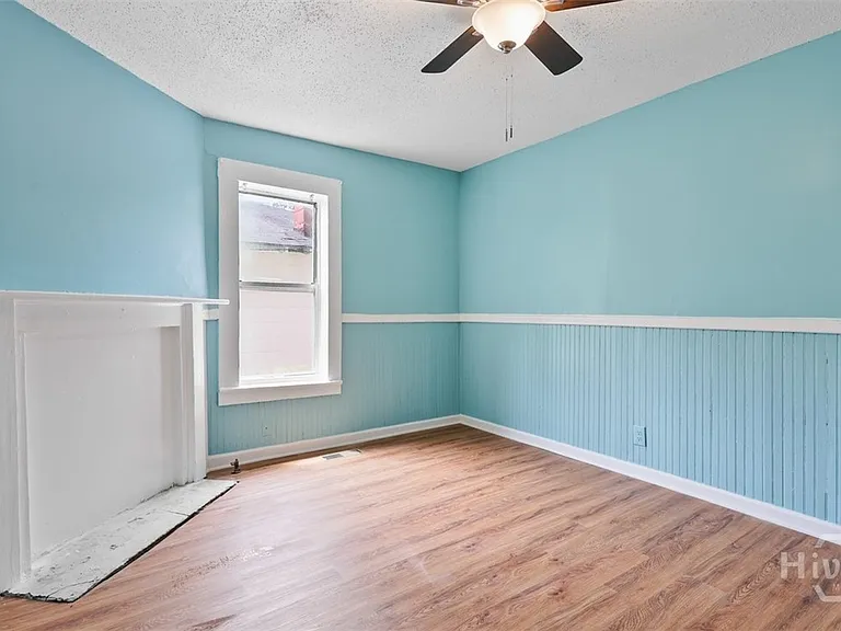 917 Elliott Ave — Photo 6