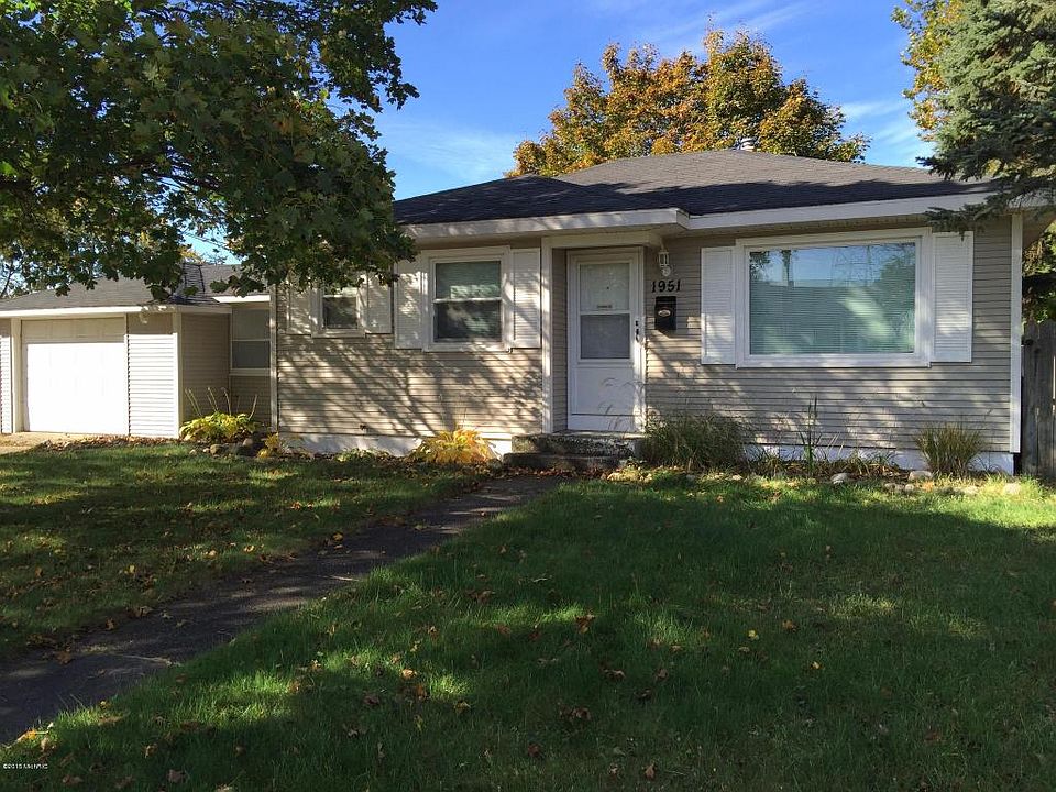 1st image of 1951 Collingwood Ave SW