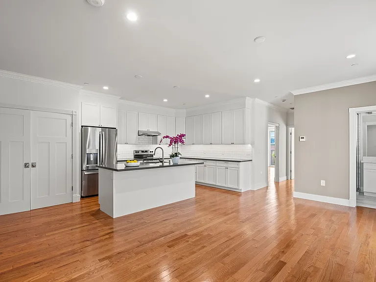 650 Mill St #204 — Photo 2